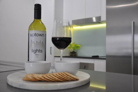 Spacious 2 Bed 2 Bath Unit - LUMA APARTMENTS - Brisbane Tourism 1
