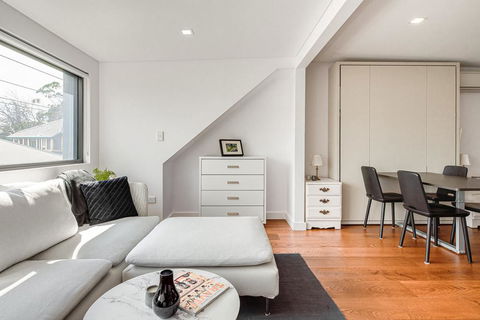 Spacious 2 Bed House, 2 AC And Free Street Parking - Tourism Brisbane 1