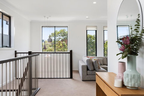 Spacious 4-Bed House With Parking And Backyard - Tourism Brisbane 1