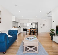 Spacious and Artfully Designed Apartment in Surfers - Tourism Brisbane