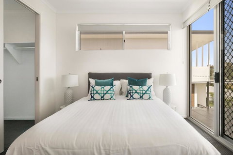 Spacious Apartment With Generous Entertaining - Brisbane Tourism 3
