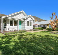 Spring Home - Our Place at Bright - Brisbane Tourism