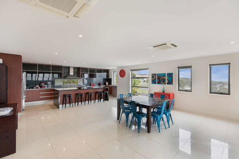 Stillwaters - Panoramic View Of Lakes Entrance - Tourism Brisbane 1