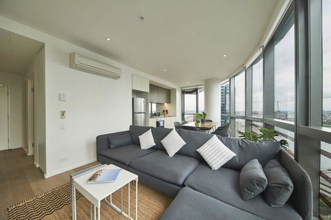 STUNNING 2 BED 2 BATH STYLISH UNIT // FREE PARKING - Brisbane 4u 3
