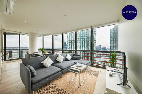 STUNNING 2 BED 2 BATH STYLISH UNIT // FREE PARKING - Brisbane 4u 2