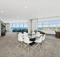 Stunning 4 bedroom Sub Penthouse - level 60 Q1 - Tourism Brisbane