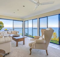 STUNNING CLIFF TOP HOME // POOL  GAMES - Tourism Brisbane