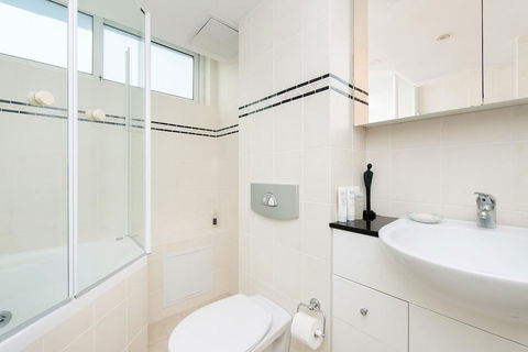 Stunning Harbour View Home! - Brisbane Tourism 3
