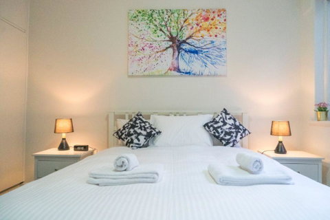 Stunning Hidden Gem In The Heart Of St. Kilda, 2 Bed, 1 Bath Free WiFi, Carpark & Netflix! - Brisbane Tourism 2