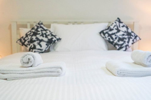 Stunning Hidden Gem In The Heart Of St. Kilda, 2 Bed, 1 Bath Free WiFi, Carpark & Netflix! - Brisbane Tourism 1