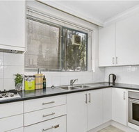 Stunning Hidden Gem in the Heart of St. Kilda 2 Bed 1 Bath Free WiFi Carpark  Netflix - Brisbane Tourism