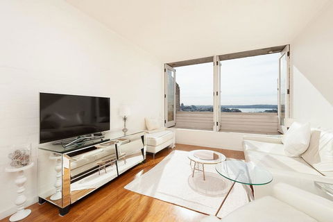 Stunning Sydney Harbour Views - Tourism Brisbane 0