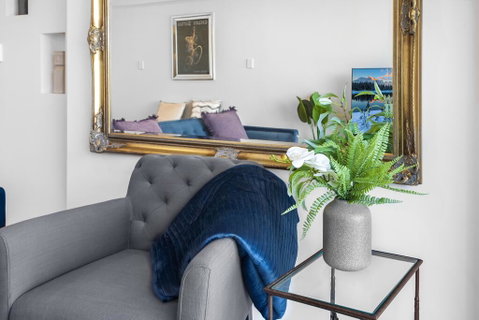 Stylish 2-Bed Apartment With Sweeping River Views - Brisbane Tourism 3