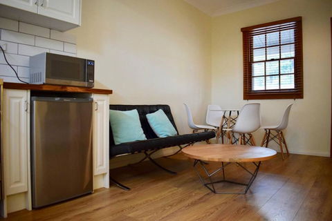 Stylish Cute Cottage In McMahons Point - Brisbane Tourism 0