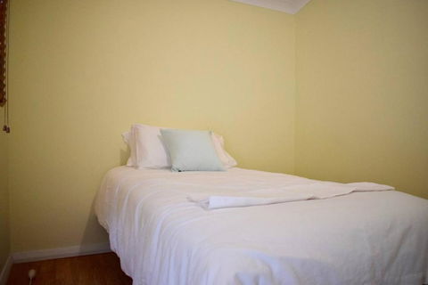 Stylish Cute Cottage In McMahons Point - Brisbane Tourism 3