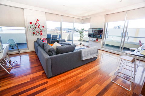 Stylish Modern 3BD Retreat At An Amazing Location - Brisbane Tourism 0