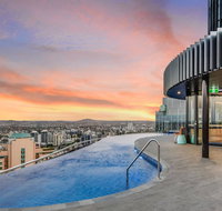 Stylish Resort Living in the City - Brisbane Tourism
