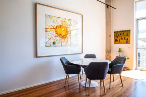 Stylish Warehouse Convert 2 Bedroom Apartment - Brisbane Tourism 2