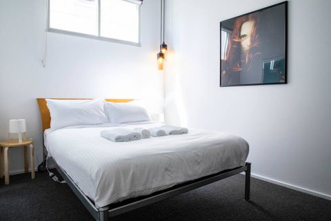 Stylish Warehouse Convert 2 Bedroom Apartment - Brisbane Tourism 3