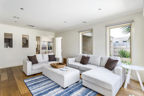 Summer Breeze - Tourism Brisbane 0