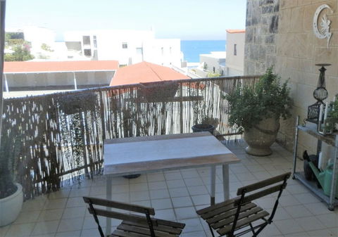 Sun, Sand, Sea And Salty Kisses Cottesloe Beach House - Brisbane Tourism 3