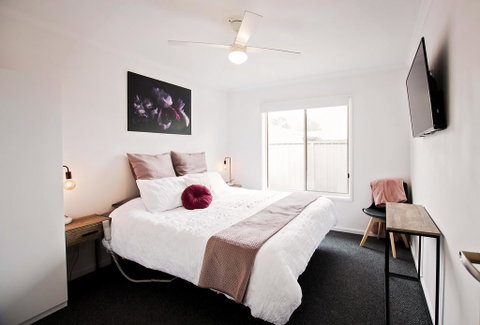 Sunny Shackell - Echuca Moama Holiday Accommodation - Tourism Brisbane 0