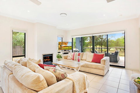 Sunny Finch House - Brisbane Tourism 1