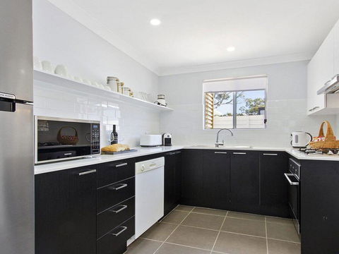 Sunset Beach - Situated Between Two Beaches And A Lake - Brisbane Tourism 2