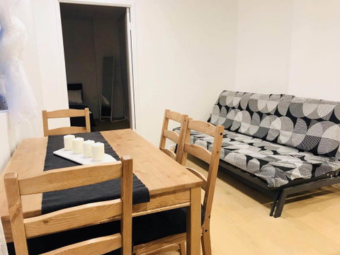 Sunset View 2 Bedroom Apt Next To Station - Brisbane Tourism 1