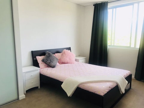 Sunset View 2 Bedroom Apt Next To Station - Brisbane Tourism 2