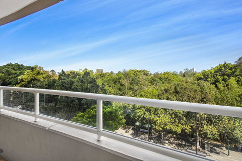 Super Convenient Apartment With Garden Views - Tourism Brisbane 0
