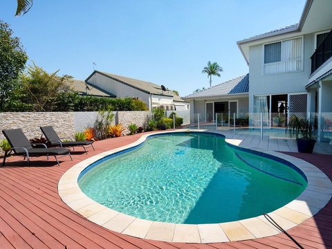 Super Sized Family Retreat With A Pool - Tourism Brisbane 0