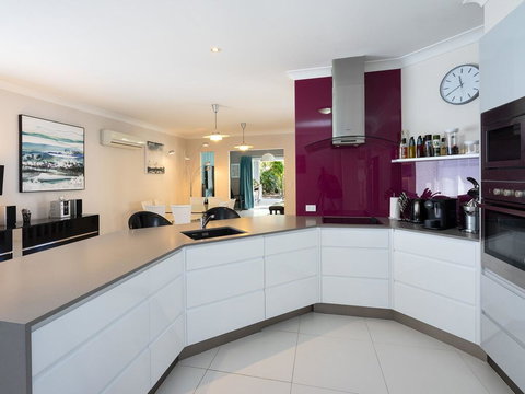 Super Sized Family Retreat With A Pool - Tourism Brisbane 2