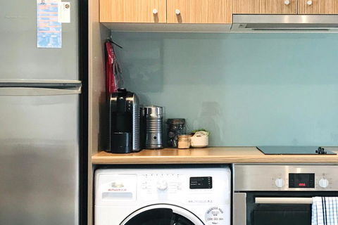 Sur La Plage - FREE WIFI & NETFLIX - Brisbane Tourism 1
