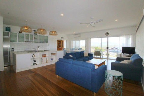 Surf Break & Ocean Break - Brisbane Tourism 1