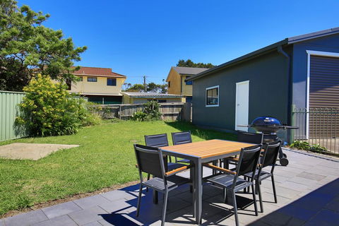 Surf Shack - Pet Friendly - 1 Min Walk To Beach - Brisbane Tourism 1