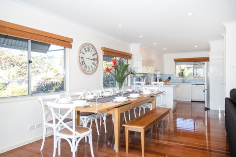 Surfers Beach House - Brisbane 4u 1