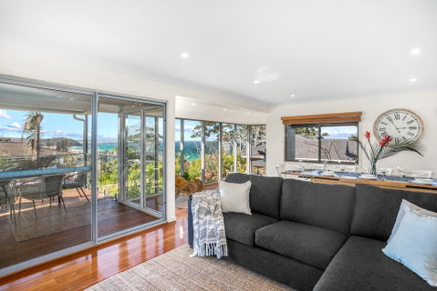 Surfers Beach House - Brisbane Tourism 3