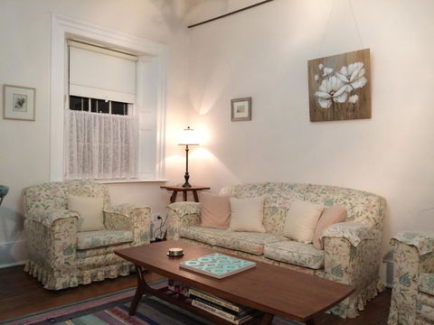 Surgeon's Cottage - Tourism Brisbane 1