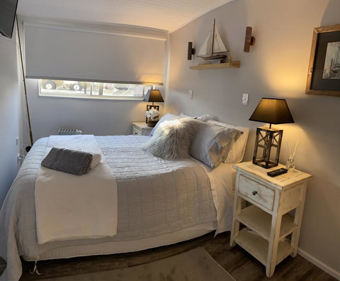 Swamp Fox Luxury 2BR Dutch Barge - Brisbane Tourism 1