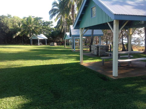 Tannum Sands Hotel / Motel - Tourism Brisbane 0