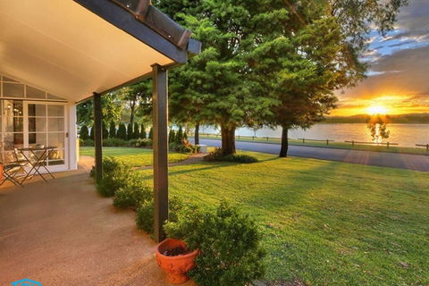 Tara Downs On Lake Albert - Tourism Brisbane 0