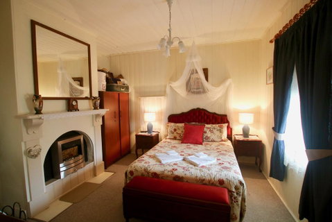 Tenterfield Historic C1895 Cottage - Brisbane Tourism 2