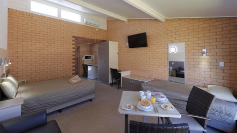 Tenterfield Motor Inn - Brisbane Tourism 3