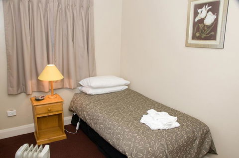 The Alpine Hotel - Tourism Brisbane 3