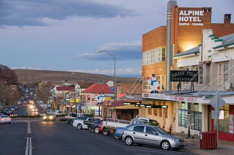 The Alpine Hotel - Tourism Brisbane 1