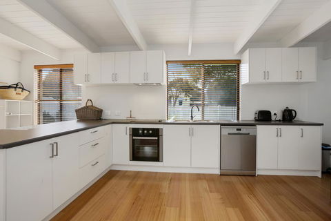 THE ASHMAN HOUSE - Modern And Close To Town - Brisbane 4u 2
