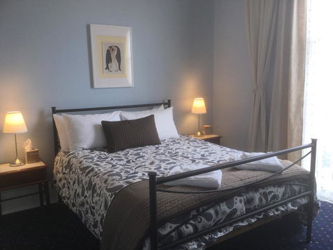 The Bank Guesthouse Glen Innes - Tourism Brisbane 1