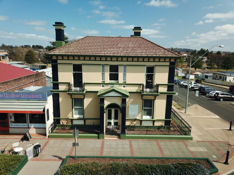 The Bank Guesthouse Glen Innes - Tourism Brisbane 0
