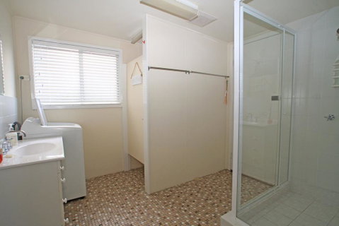 The Beach House In Berrara - Brisbane Tourism 3